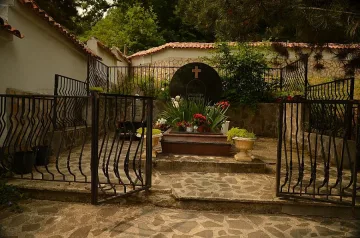 Оправят пътя до храма на Преподобна Стойна