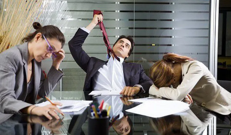 Всеки шести работи на 1 май