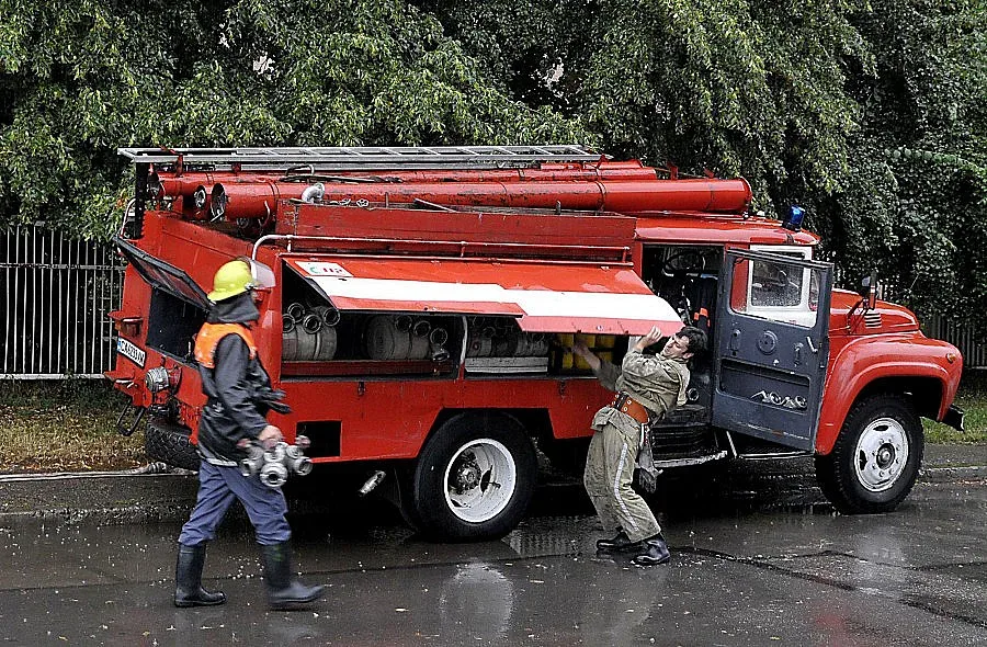 Трима пострадали при пожар в София