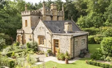 Продават замък във Великобритания за 550 000 паунда