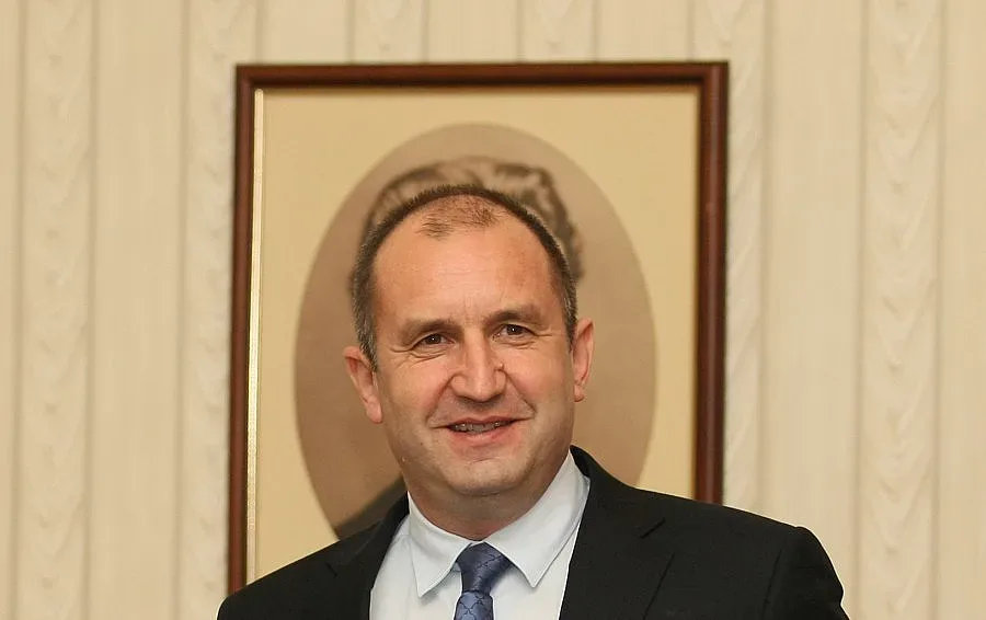 Радев призова македонците за диалог