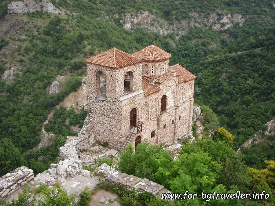 Укрепват с над 800 бона Асеновата крепост