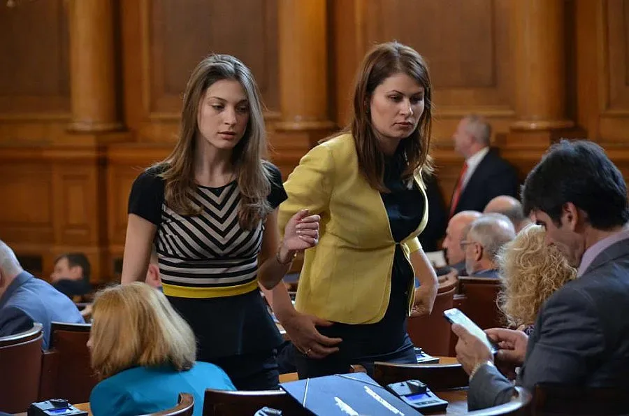 Депутатки на Марешки се самозаключиха в парламента