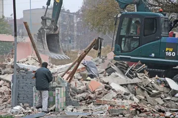 Събарят къщи в ромската "Арман махала"