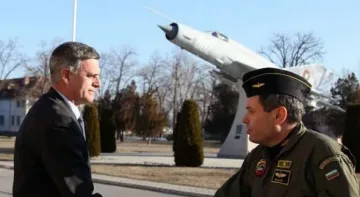 Наградихме военния аташе на САЩ