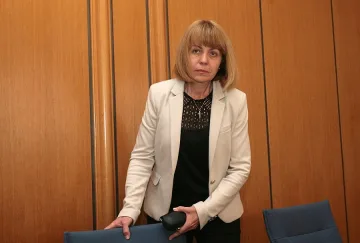 Фандъкова иска пари за училищните библиотеки