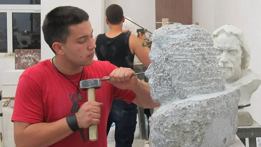 Уникално училище зове за помощ