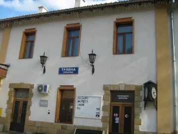 Освежиха десетки жп гари и спирки в страната