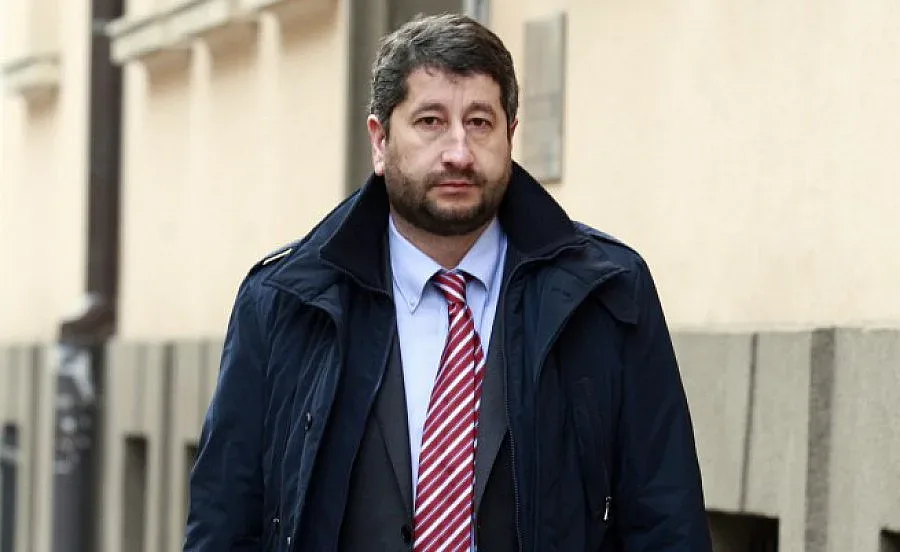 Прокуратурата не разследва Христо Иванов, но подписите му са фалшиви