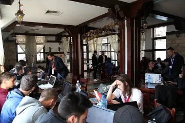 Стотици ученици и ИТ експерти се състезаваха в „Аз мога тук и сега"