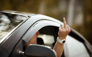 Съдът: Псуването на полицай не е престъпление