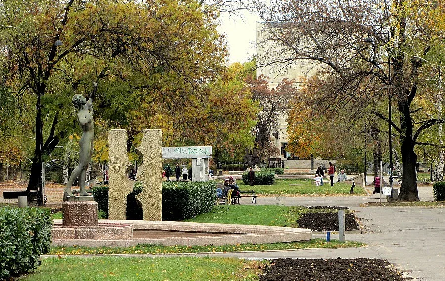 Верижна катастрофа и изтекла течност в центъра на София