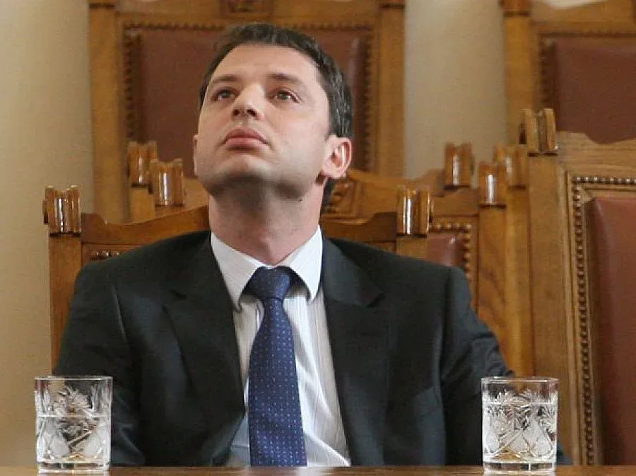 Делян Добрев иска 2 млн. лева за сондажи заради урана