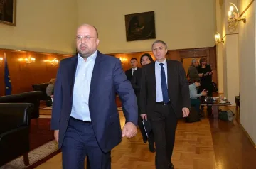 Камен Костадинов напусна парламента