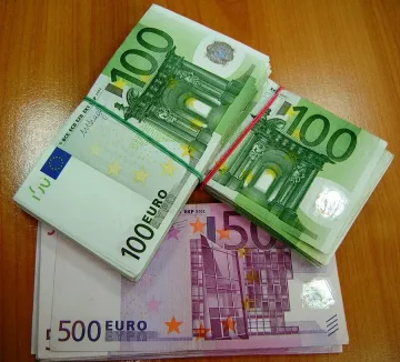 Държавата намаза 233 950 евро