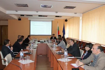 Дават рамо за развитие на индустриалните зони