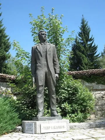 Днес е Светли четвъртък