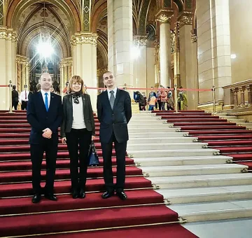 Фандъкова се връща с ценен подарък от Будапеща