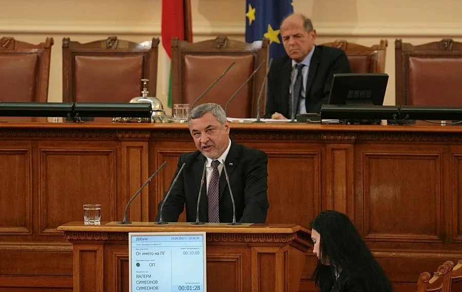 Сименов: Всичката му работа на Слави е некадърна