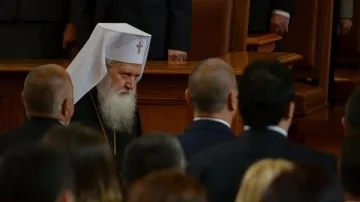 Неофит: Нека народните представители работят за България