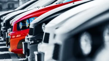 Продажбите на нови коли скочиха с 35%