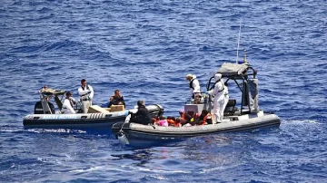 Руски товарен кораб с 12 души на борда потъна в Черно море