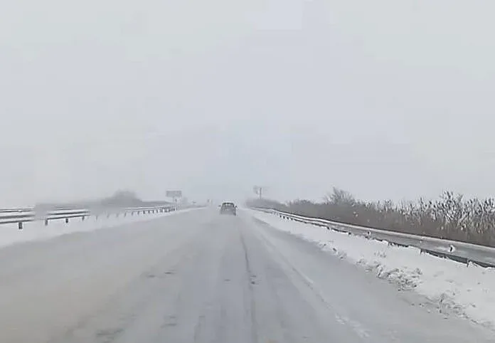 Снежен капан! Затвориха 35 километра от "Тракия"