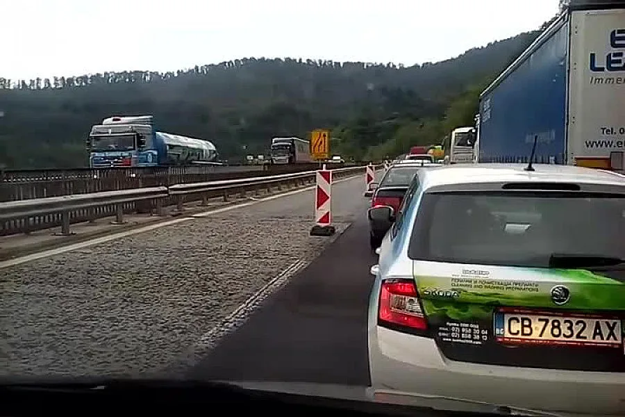 Скандално! За пореден път! 10 км тапа на "Хемус"