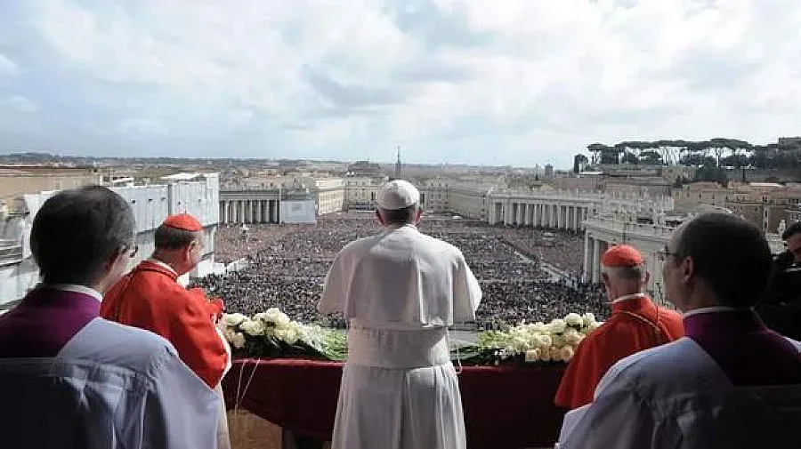 Папа Франциск поздрави света с призив за мир