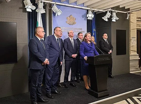 След предупреждението от Пеевски! Вдигат всички пенсии по швейцарското правило