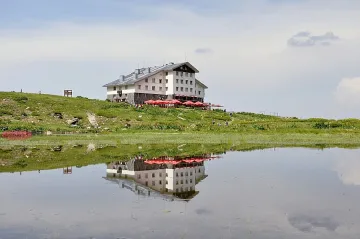 Хижари спасиха испанци