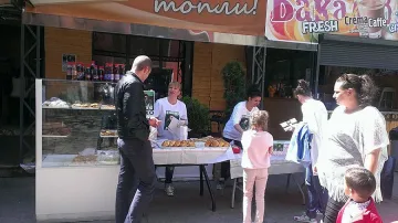 Базар събра 4000 лв. за часове в подкрепа на болен младеж