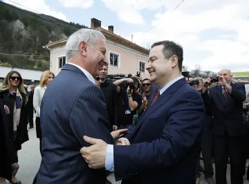 Герджиков и Дачич се поклониха пред Левски