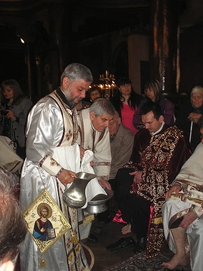 Митрополит Киприян възроди ритуала за измиване на краката в Старозагорската епархия