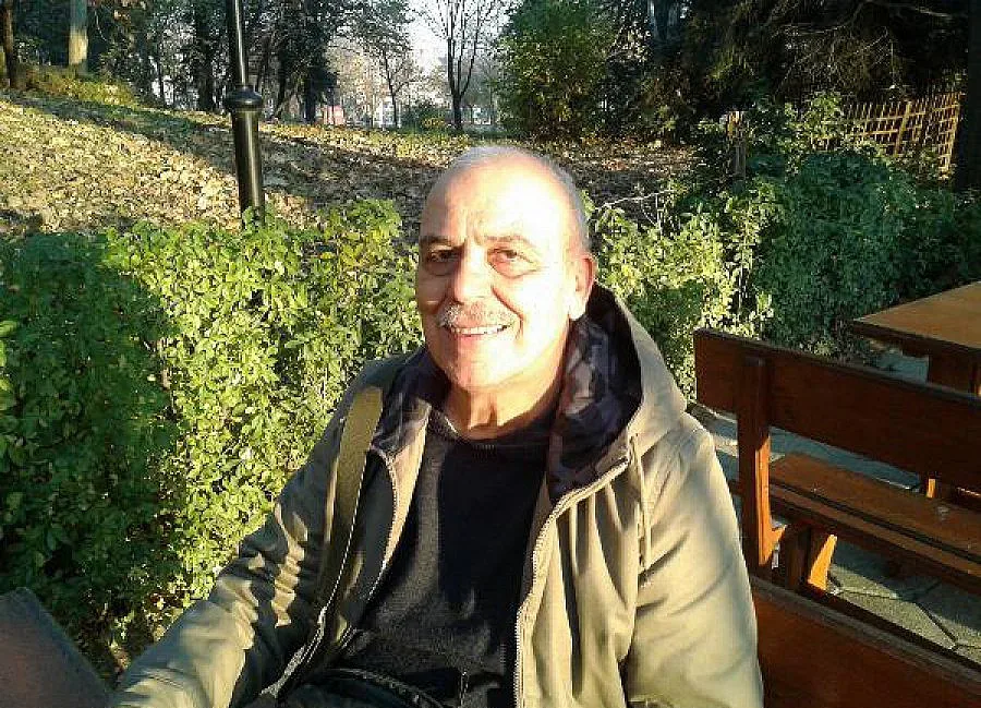 Кореспондент на "Стандарт" написа "Хо­ра и съд­би под Аяз­мо­то"