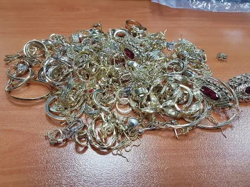 Митничари задържаха 2 кг контрабандни златни накити