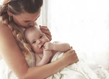 Дават отпуск по майчинство и на приемните майки