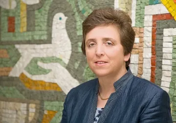 Дора Янкова боядисва само червени