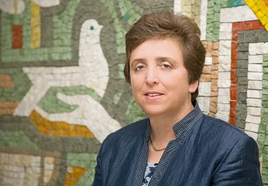 Дора Янкова боядисва само червени