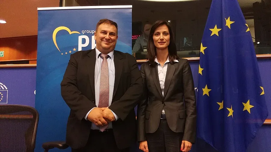 Евродепутати от ГЕРБ предлагат радикална промяна при предоставянето на убежище