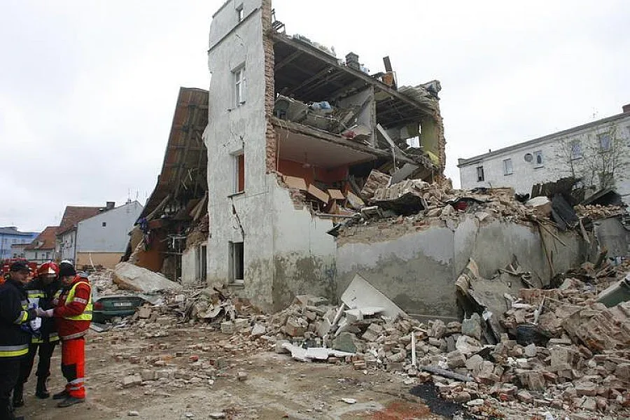 Сграда уби две деца в Полша