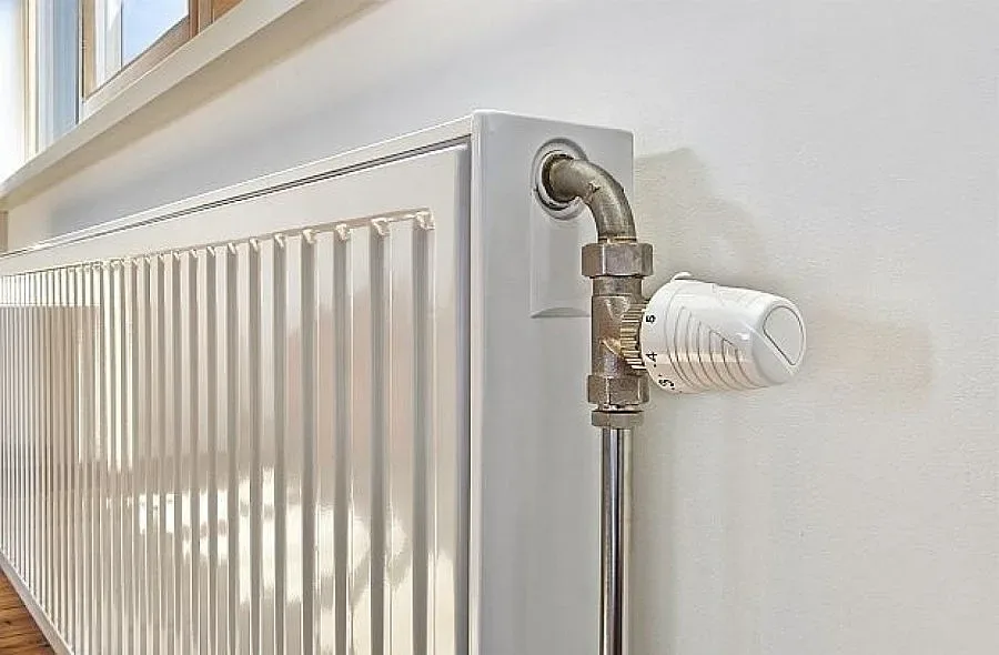 Две сметки за парно през април