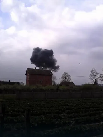 Военен самолет са разби на 250 м от къща в Слатина