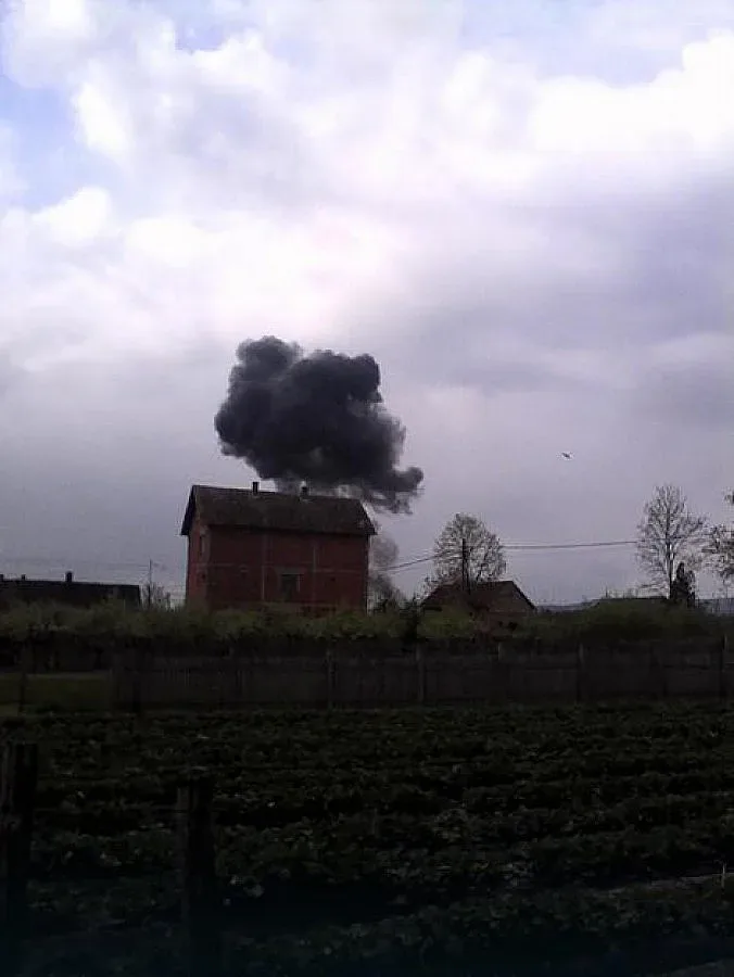 Военен самолет са разби на 250 м от къща в Слатина