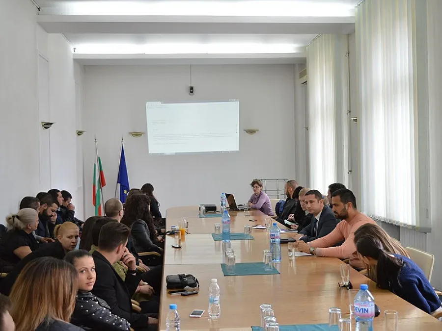 До 19 800 лева на младежи за да си направят фирми