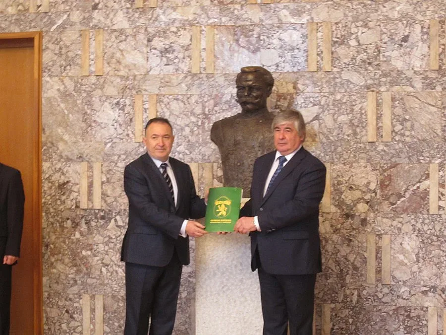 Карлово дари бюст на ген. Столетов