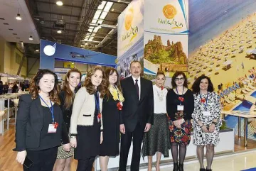 Президентът на Азербайджан и съпругата му посетиха българския щанд в Баку