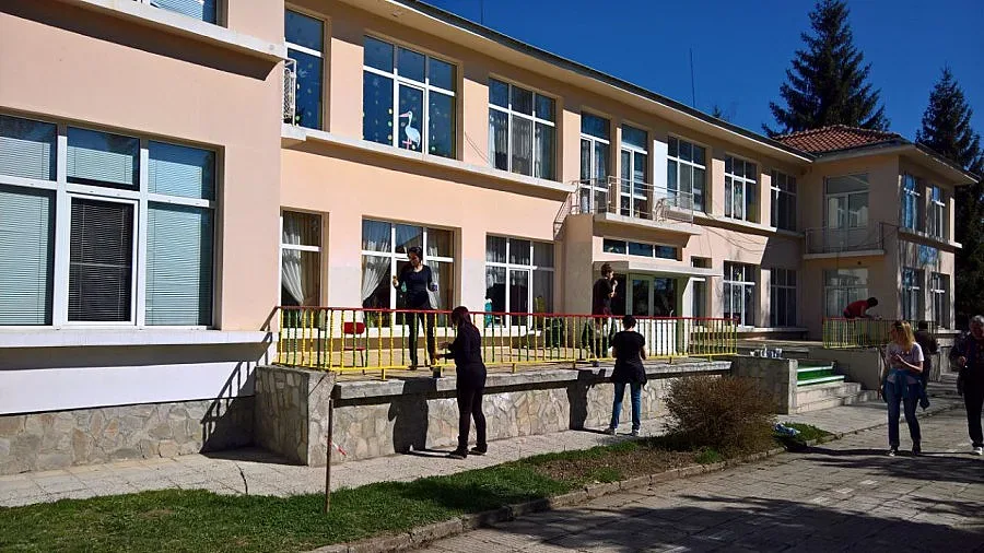 Забавачките в Разлог светнаха от чистота