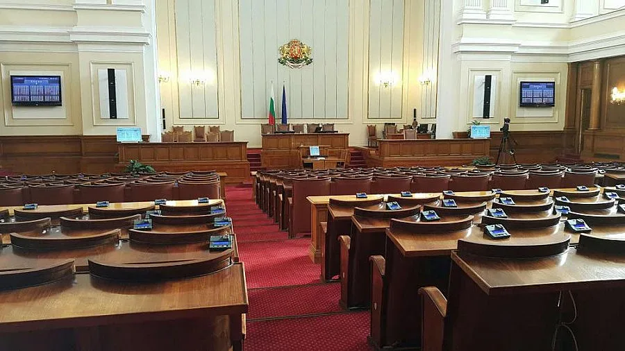 Обраха столовете и стаите на Реформаторите в парламента