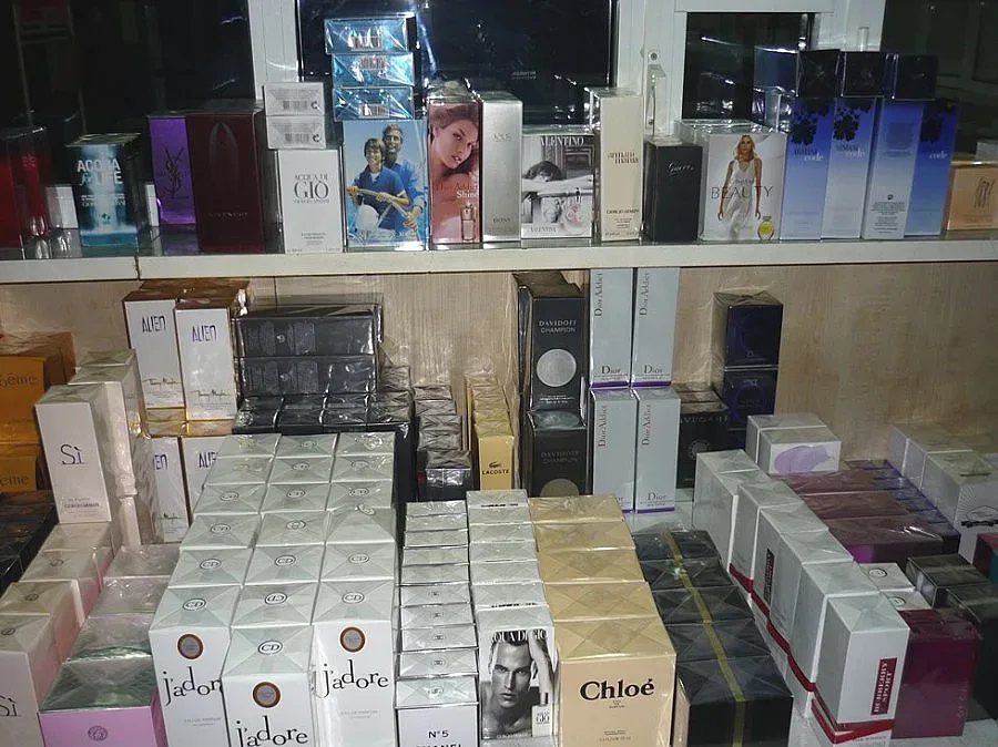 1200 парфюма хванаха митничари